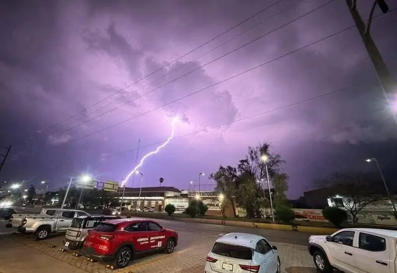 Pueblo Nuevo colapsa por lluvias: reportan daños en infraestructura y escuelas.