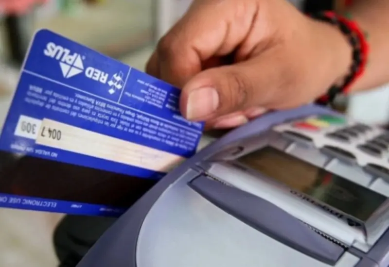 El pago en efectivo domina un 90% de las transacciones.