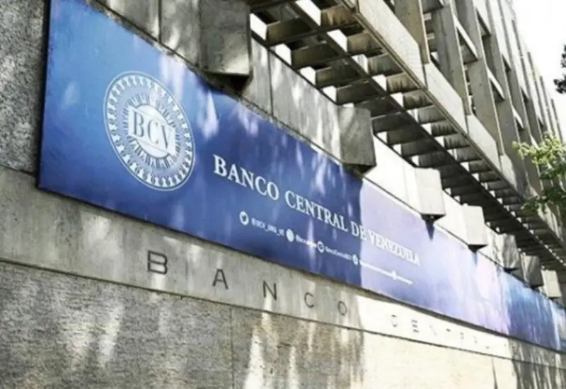 Fueron reactivados los servicios financieros y operaciones en dólares.