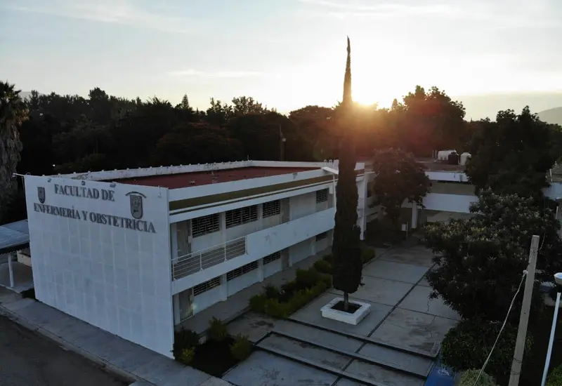 Tres alumnas obtuvieron un amparo federal para continuar sus estudios.