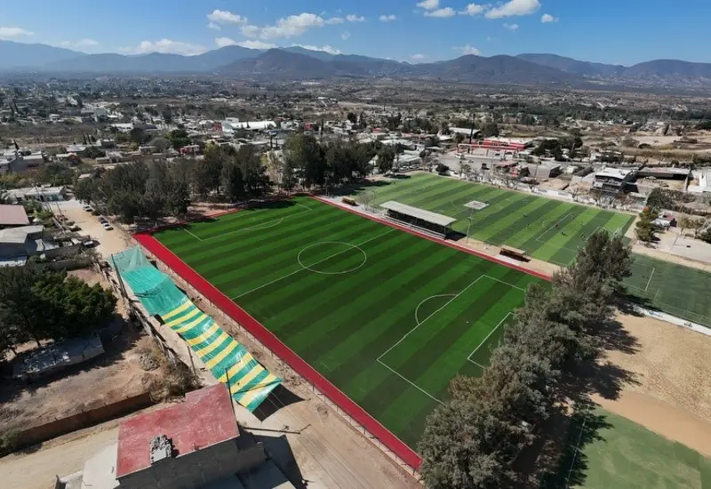 Se construyeron y remodelaron 42 canchas de futbol en la entidad