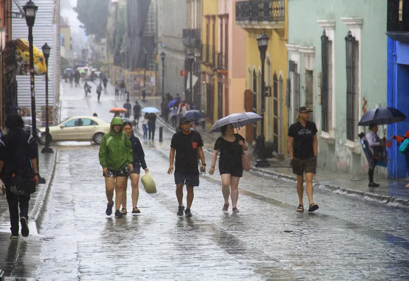 Lluvias y rachas de viento azotarán a Oaxaca.