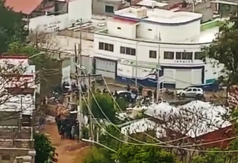 Vecinos de La Fundición vivieron momentos de temor ante la presencia de hombres armados.
