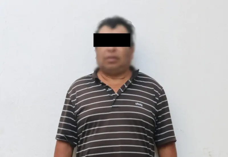 Armando G.M., detenido por policías de Oaxaca de Juárez.
