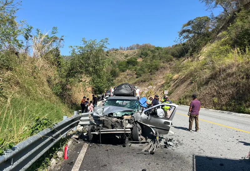 Accidente en autopista Ventanilla-Barranca Larga deja un fallecido y familiares heridos.