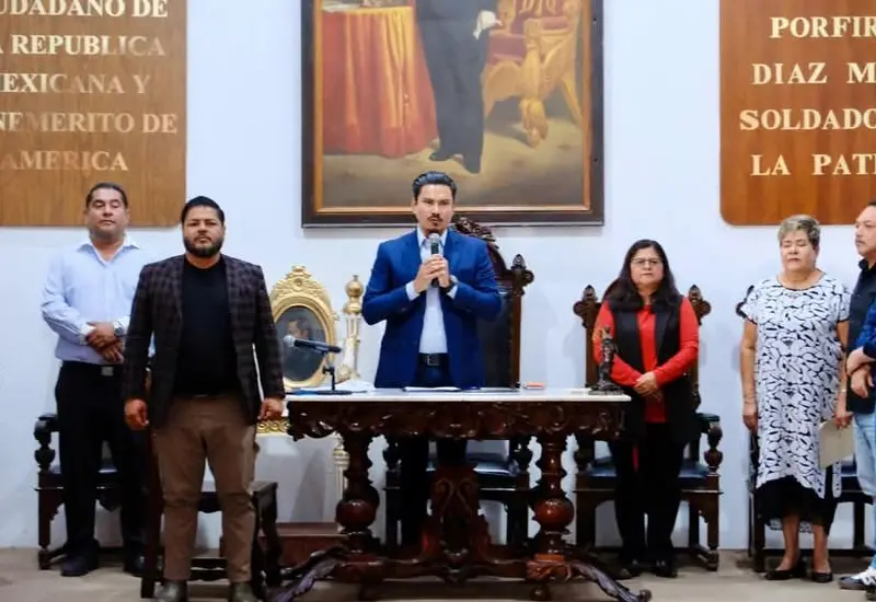 Ray Chagoya impulsa programa para regularizar adeudos en la capital.