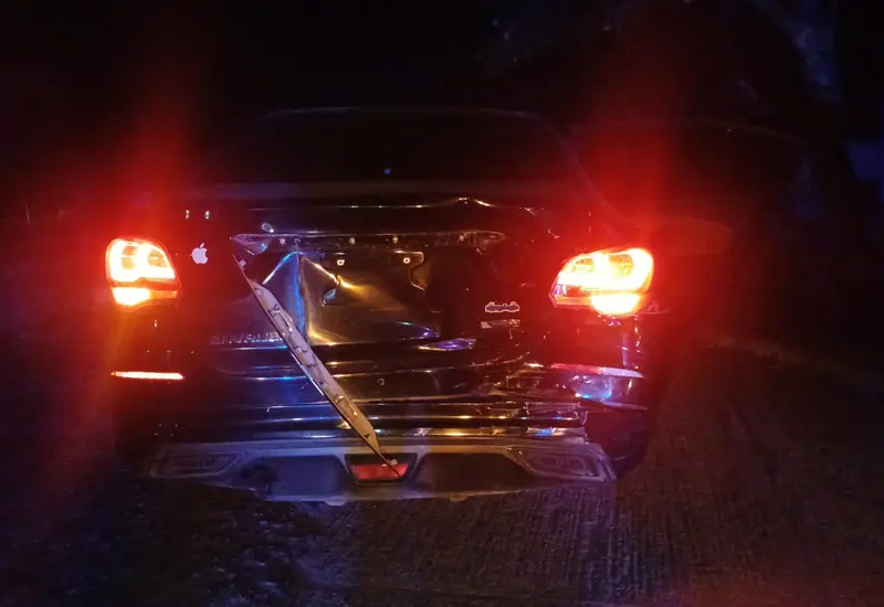 Choque por alcance en la carretera 175 en Ocotlán de Morelos dejó daños materiales. Dos conductores permanecieron en el lugar para llegar a un acuerdo; no se reportaron personas lesionadas.