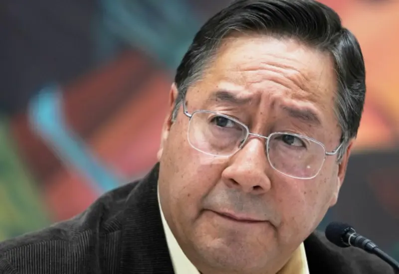 El expresidente Luis Arce, quien se declara preso político en Bolivia, durante su denuncia pública sobre la tortura psicológica que sufrió en prisión.