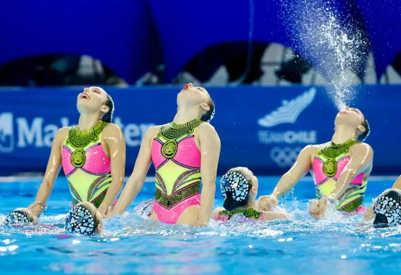 La selección mexicana de natación artística celebra con sus seis medallas de oro ganadas en el Panamericano de Santiago 2026.