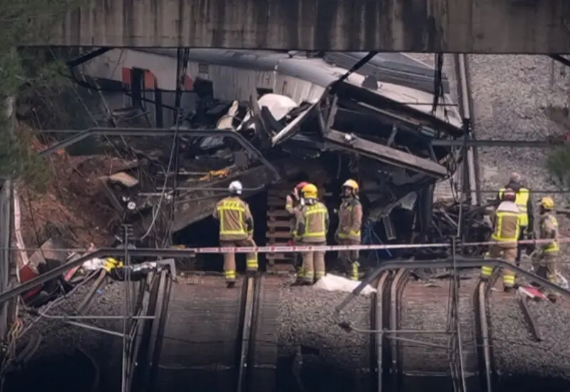 Imagen de un accidente de tren en España, uno de los siniestros que suman 44 muertos y motivan la huelga del sindicato ferroviario.