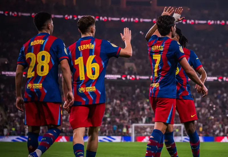 El equipo del FC Barcelona celebra su pase a la final de la Supercopa de España tras un emocionante partido.