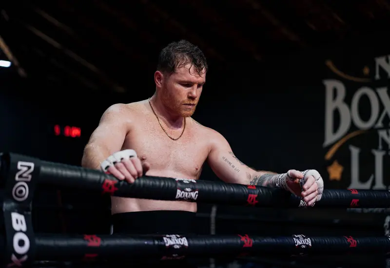 El boxeador Saúl 'Canelo' Álvarez enfrenta un panorama complicado en la defensa de su título mundial de las 168 libras, donde no puede perder.