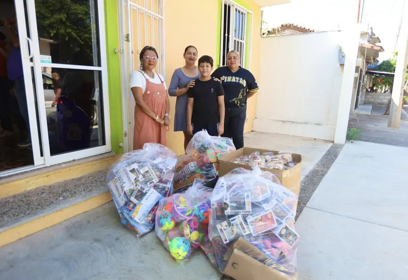 Familias de Ixtaltepec se reúnen para celebrar el Día de Reyes, un evento festivo que promovió la convivencia comunitaria y familiar.
