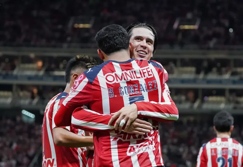 El equipo de Chivas se prepara para su partido de visita contra FC Juárez, como parte de la jornada doble de la Liga MX.