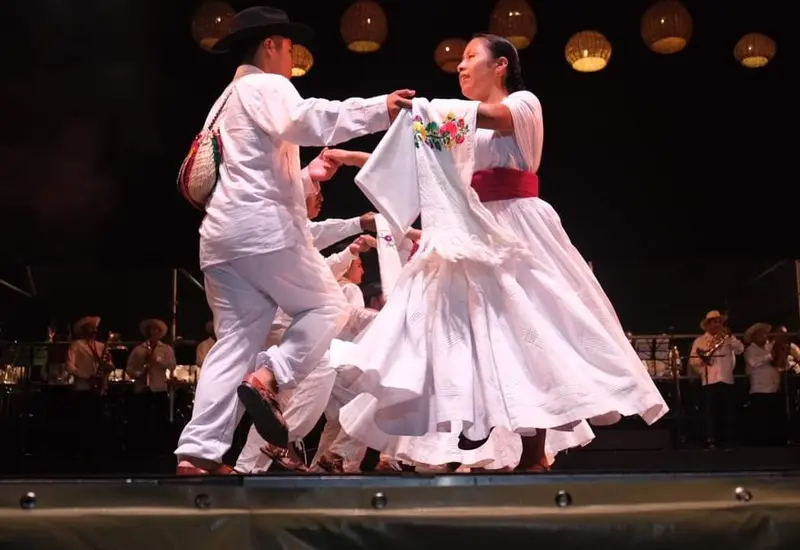Convocatoria para que jóvenes bailarines de danza folklórica participen en la selección para la Compañía de Danza del Estado de Oaxaca 2026.
