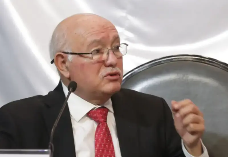 Retrato de David Colmenares Páramo, auditor superior de la Federación, en el contexto de la alianza por la legalidad del gasto en Sonora.