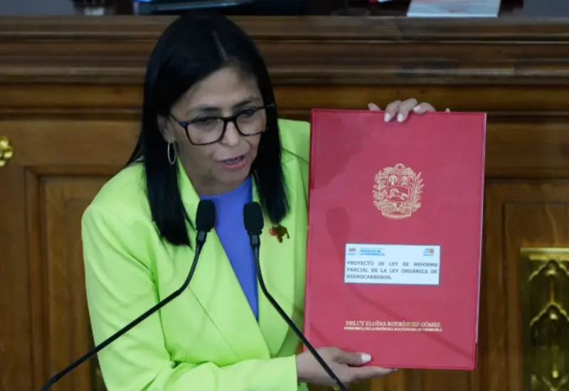 Retrato oficial de Delcy Rodríguez, vicepresidenta de Venezuela, quien según registros de la DEA es investigada por lavado de dinero y narcotráfico.