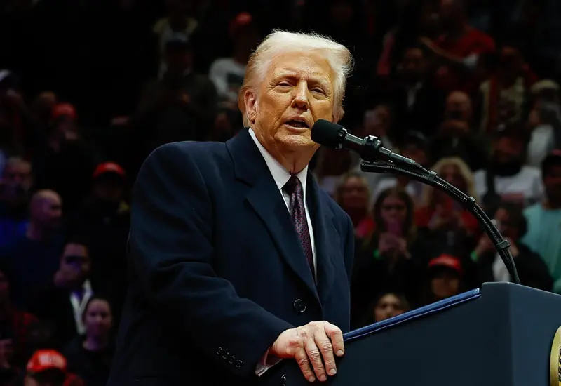 El presidente de Estados Unidos, Donald Trump, en una reunión con su equipo para discutir las opciones de su plan para adquirir Groenlandia.