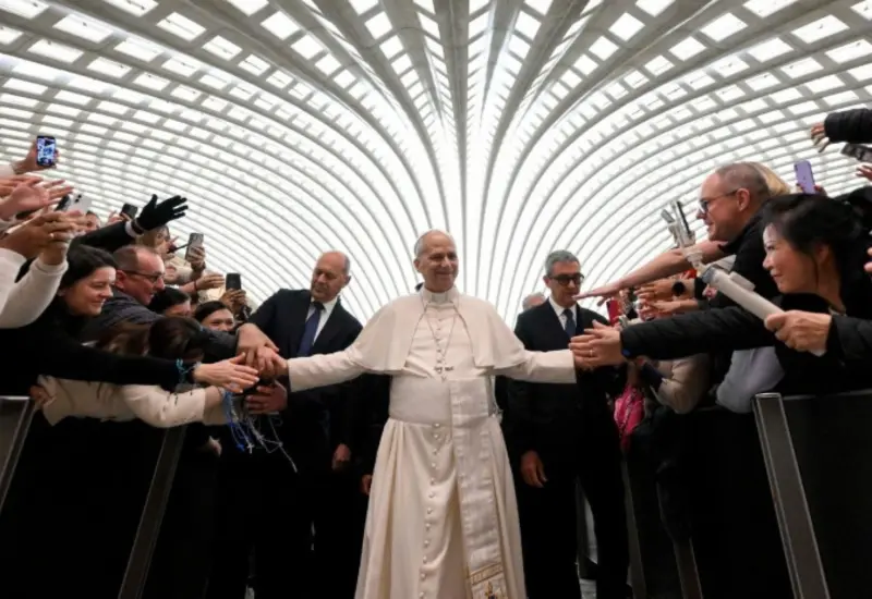 El papa León XIV durante su encuentro en audiencia privada con el arzobispo primado de México, un tema clave de la reunión.