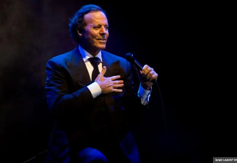 El cantante español Julio Iglesias en una fotografía de archivo, en el contexto de un escándalo judicial que lo involucra actualmente.