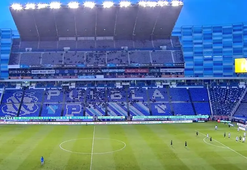 Vista del Estadio Cuauhtémoc en Puebla, el cual ha sido confirmado como la nueva casa para el equipo de fútbol Cruz Azul.