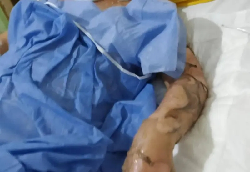 Momento de la detención del ex militar acusado de incendiar a su esposa en San Pedro Jicayán, Jamiltepec, durante los festejos de año nuevo.