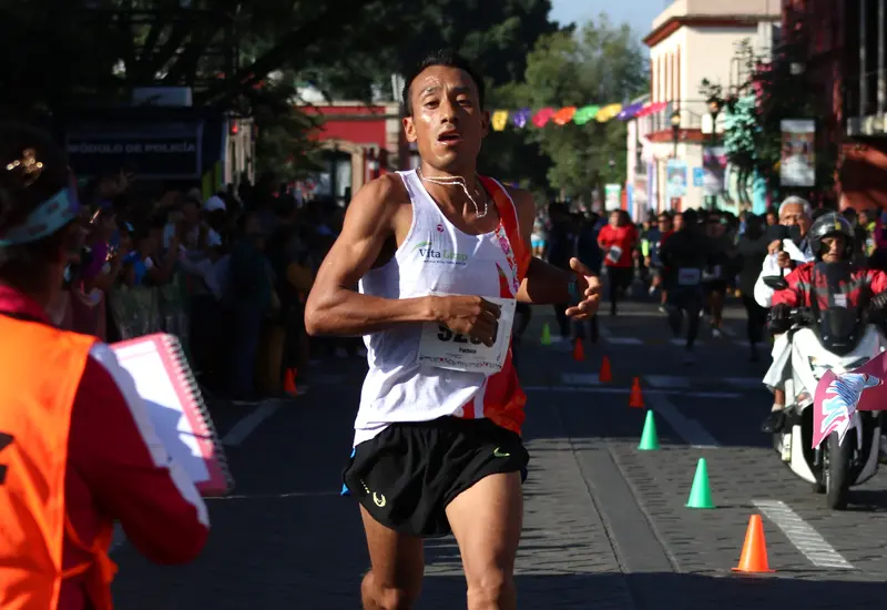 Atletas de Oaxaca y otros estados participan en la competencia de la fiesta atlética celebrada en el municipio de El Espinal.
