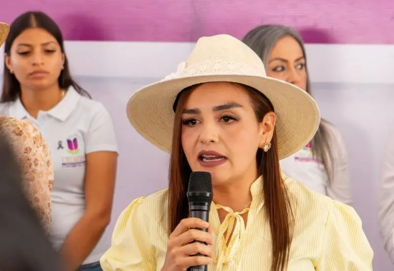 Grecia Quiroz, actual presidenta municipal de Uruapan, Michoacán, en una fotografía de retrato para ilustrar la nota periodística.