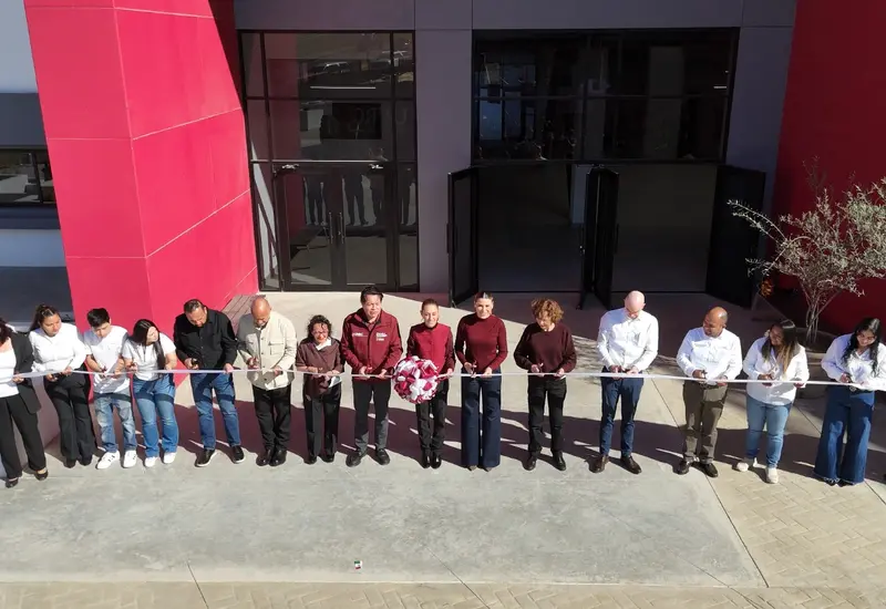 Vista del nuevo edificio de la Universidad Nacional en Tijuana durante su inauguración, un plantel que albergará a 2,594 estudiantes.