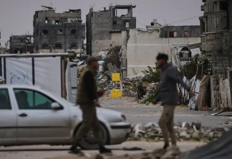 Grandes bloques de hormigón colocados por Israel dentro del territorio controlado por Hamas, evidenciando el desplazamiento de la línea de armisticio.
