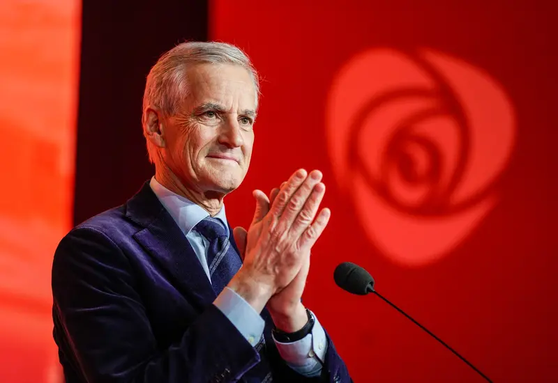 El primer ministro de Noruega, Jonas Gahr Støre, fotografiado mientras reitera que su gobierno no otorga el Premio Nobel de la Paz.