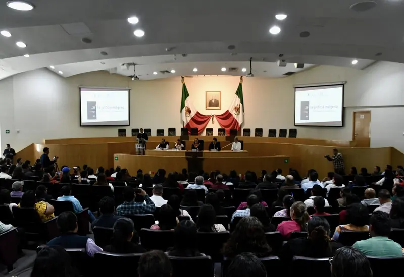 Portada del libro 'La Justicia Indígena. Una visión mexicana y latinoamericana', obra clave sobre el pluralismo jurídico presentado a la prensa.