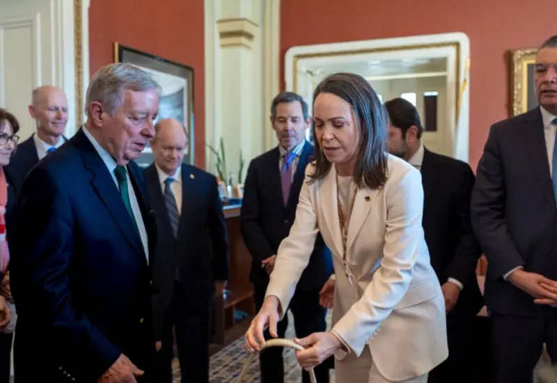La líder opositora venezolana María Corina Machado durante su reunión con el expresidente de Estados Unidos, Donald Trump, en la Casa Blanca.