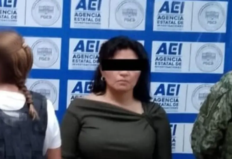 Una mujer identificada como María después de que presuntamente disparara con un arma de fuego en contra de la vivienda de su padre.