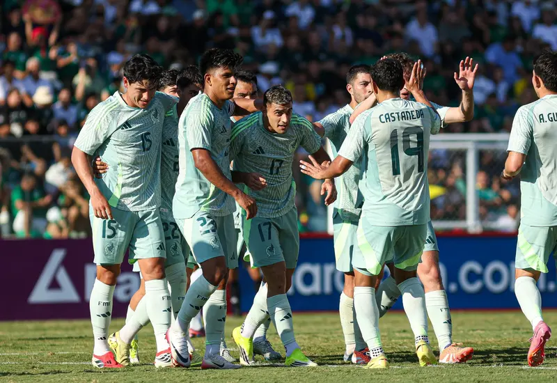 Germán Berterame, delantero de la Selección Mexicana, celebra el gol que le dio el ríspido triunfo a México por 1-0 sobre Bolivia.