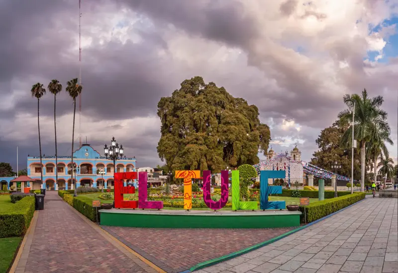 Vista del palacio municipal de Santa María El Tule, donde se ha ordenado aplicar la paridad de género en las concejalías locales.