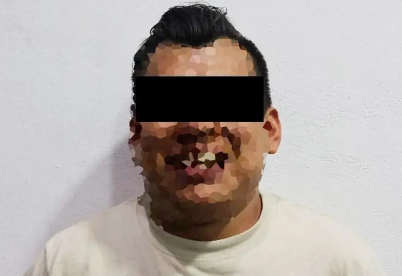 El presunto agresor de una mujer es presentado en fotografía tras ser puesto a disposición de las autoridades del Ministerio Público.