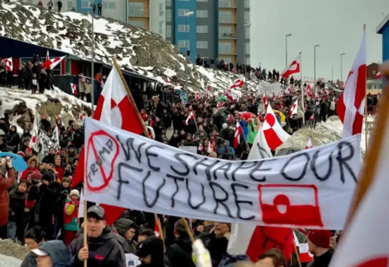 Manifestantes llenan las calles de Groenlandia y Dinamarca para protestar contra Trump en defensa de la soberanía de ambos países.