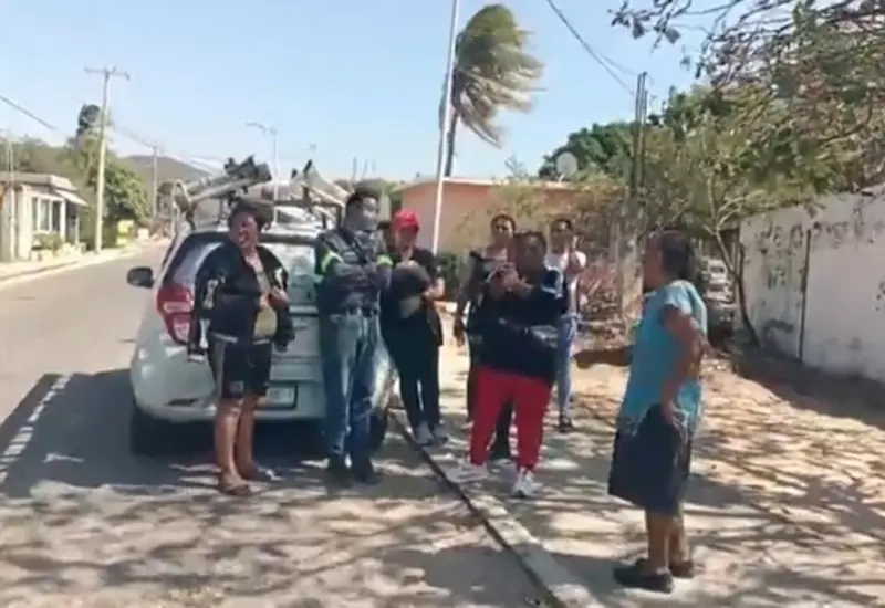 Habitantes de Salinas del Marqués retienen a un empleado de una empresa de telecomunicaciones como protesta para exigir mejoras en el servicio de internet.
