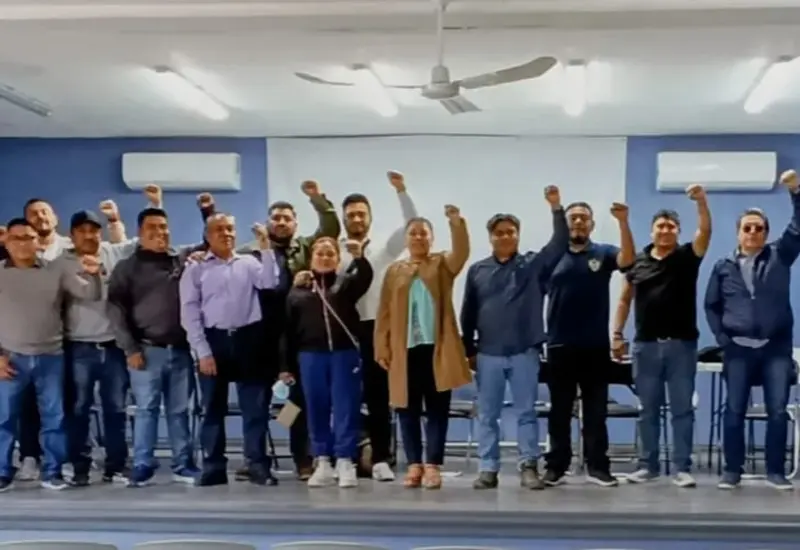 Miembros de la Sección 22 del magisterio durante una asamblea para reanudar el diálogo con organizaciones sociales, en el marco del 20 aniversario de la APPO.