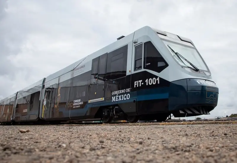 El Tren Interoceánico en una de sus rutas, donde la Semar garantiza la vigilancia y seguro para proteger a todos los pasajeros.