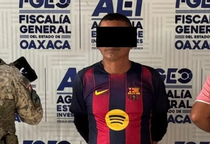 Fotografía del detenido identificado como T.C.B., quien fue arrestado por las autoridades al enfrentar cargos por presunto abuso sexual y otros delitos.
