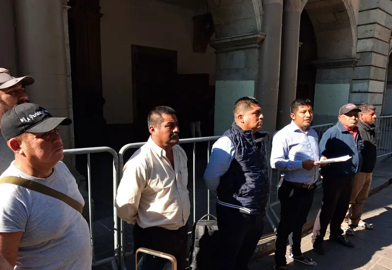 Protestaron afuera del Palacio de Gobierno.