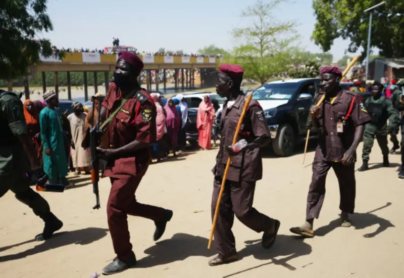 Imagen del ataque perpetrado por hombres armados en tres aldeas de Borgu, Nigeria, un acto de violencia que dejó 45 muertos.