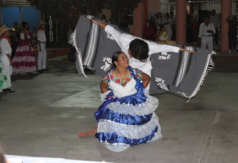 Miembros de la comunidad de Unión Hidalgo celebran el trigésimo aniversario de su Casa de Cultura con un evento lleno de tradición y folclore.
