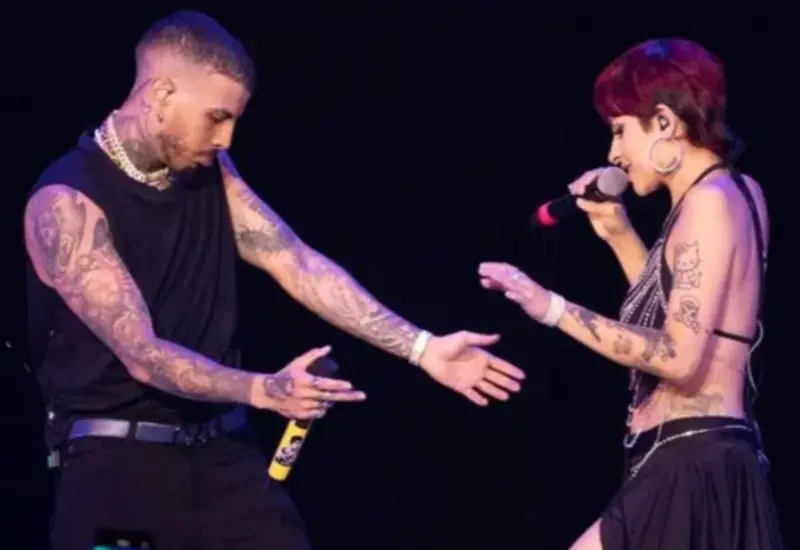 La cantante argentina Cazzu, quien dejó de seguir a Rauw Alejandro y Jhayco por una canción que menciona a su expareja Nodal.