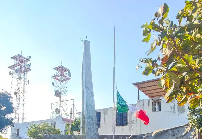 Autoridades de Juchitán realizan una ceremonia cívica para conmemorar el 109 Aniversario de la Constitución Política de los Estados Unidos Mexicanos.