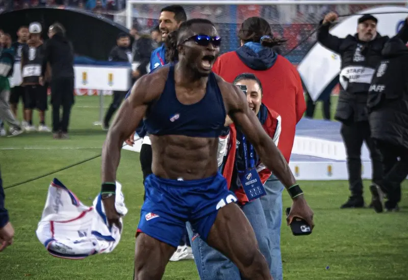 El futbolista nigeriano Christian Ebere es presentado oficialmente como el nuevo refuerzo del equipo de fútbol Cruz Azul para el torneo.