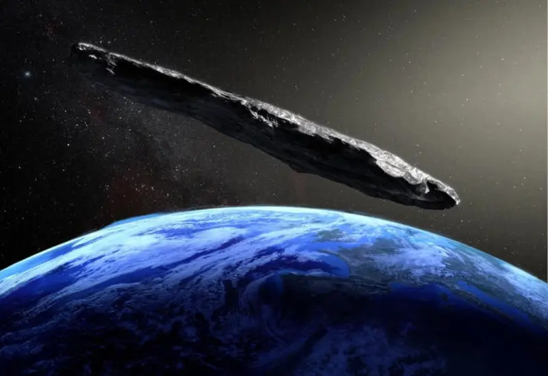 Representación artística de un cometa oscuro en el espacio, ilustrando la hipótesis de la Panspermia sobre el origen de la vida en el universo.