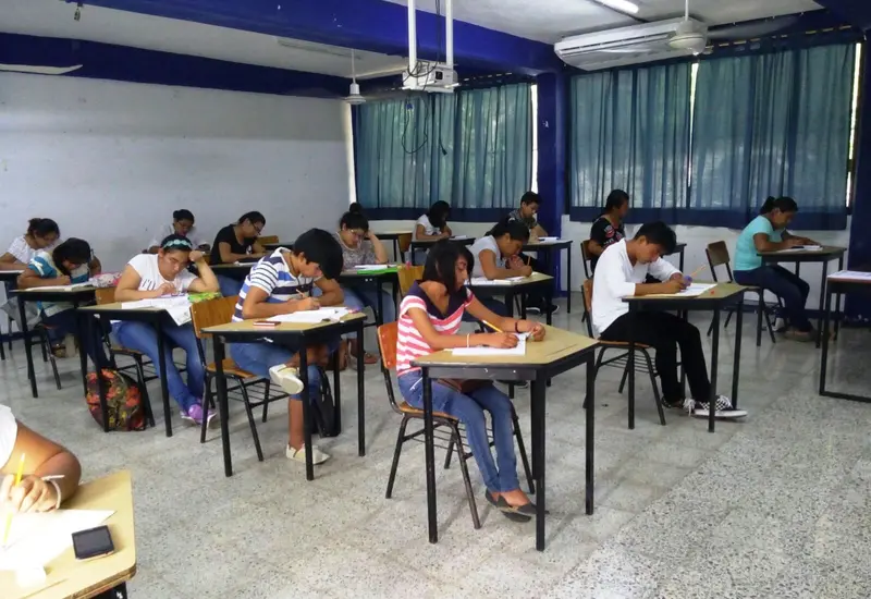 Gráfico informativo sobre la convocatoria de la SEP para el ingreso a preparatoria 2026, anunciando que el registro será del 17 de marzo al 14 de abril.